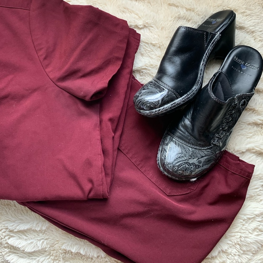 Nurse Mates Paisley Print Black Clogs Size 6